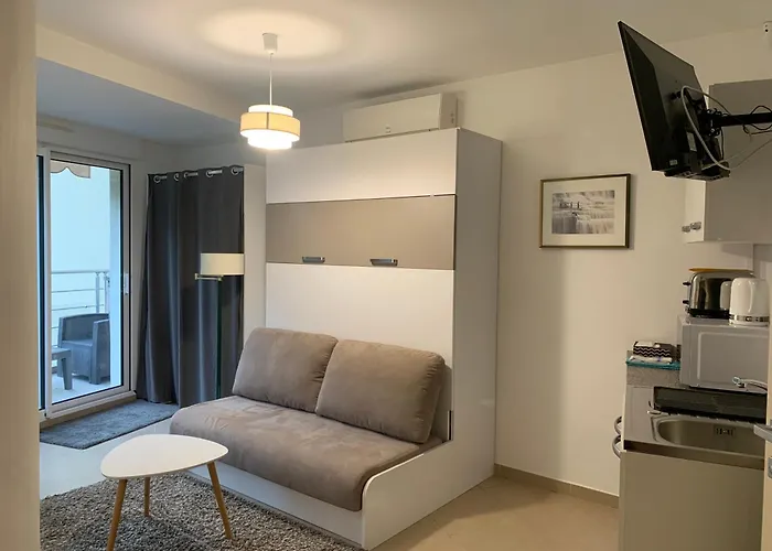 Studio Chambre Hote * مينتون